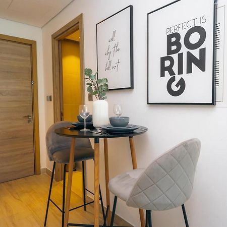 Fam Living - Marina Marvel - Studio Apartment With Breathtaking Views In Studio One Tower Dubai Exterior photo